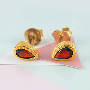 
            
                Load image into Gallery viewer, Garnet Teardrop Gold January Birthstone Stud Earrings
            
        