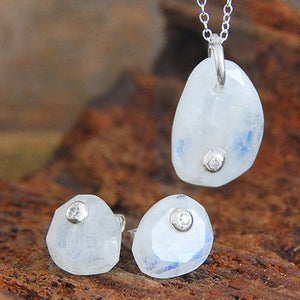 
            
                Load image into Gallery viewer, Moonstone And Labradorite Silver Jewellery Gift Set
            
        