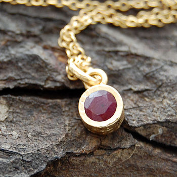 
            
                Load image into Gallery viewer, Gold Genuine Ruby Birthstone Jewellery Set
            
        
