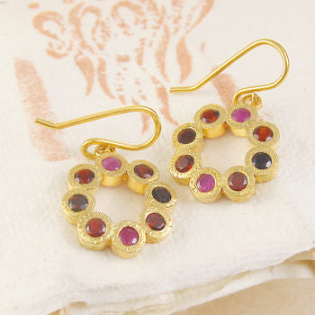
            
                Load image into Gallery viewer, Garnet And Ruby Flower Gold Drop Earrings
            
        