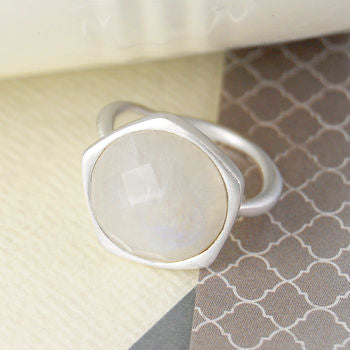 
            
                Load image into Gallery viewer, Silver Moonstone Precious Birthstone Ring
            
        